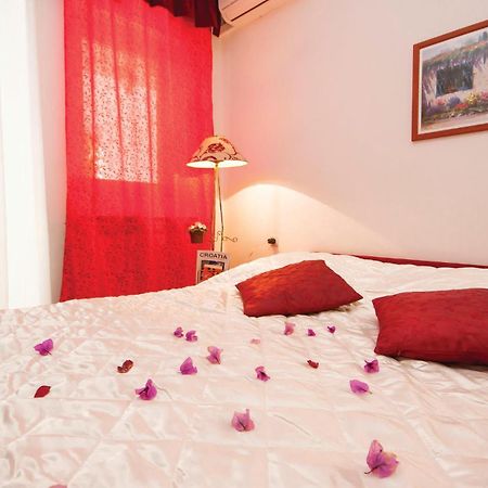 Cozy Apartment In Brodarica With Wifi Zewnętrze zdjęcie