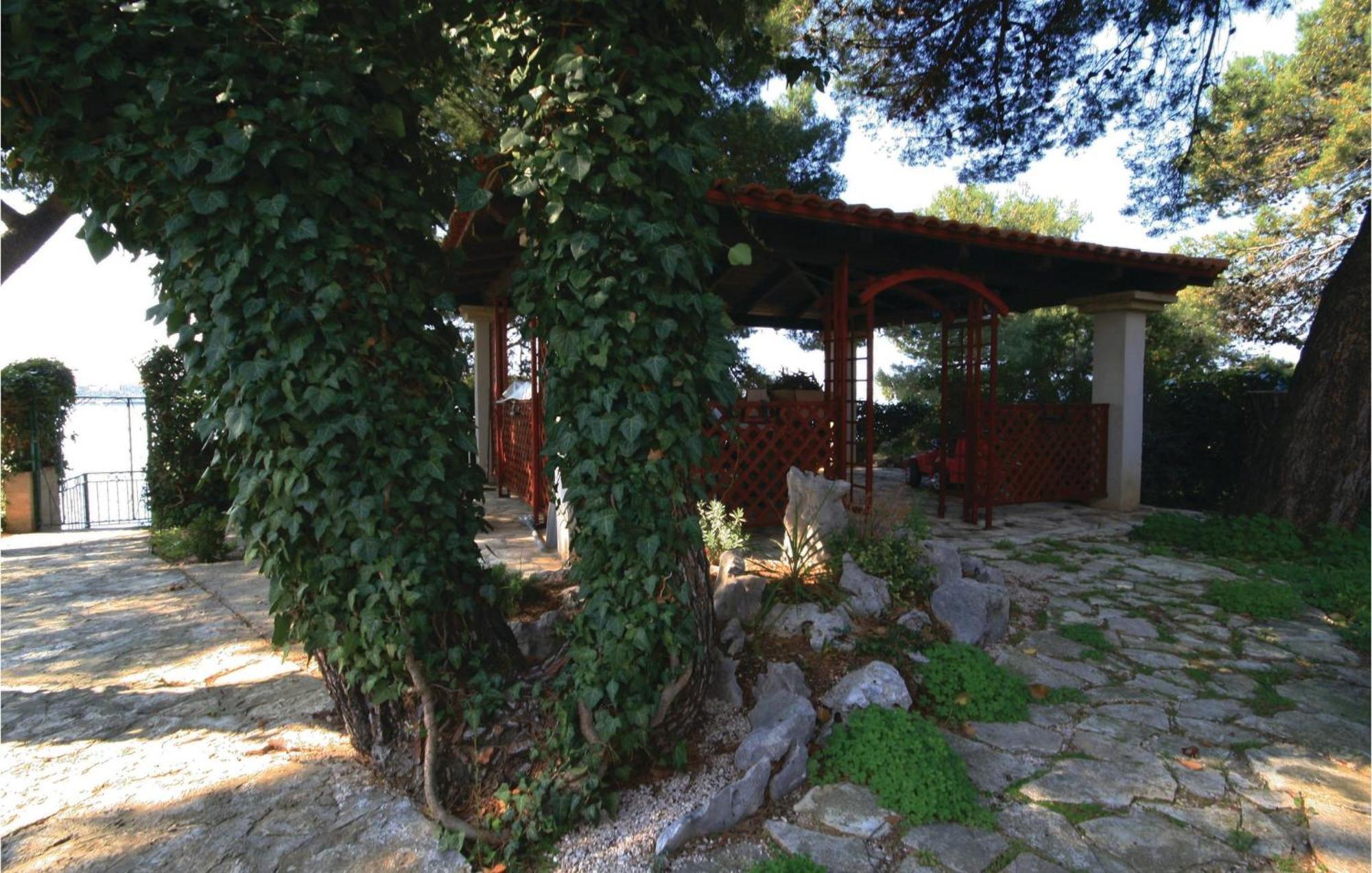 Cozy Apartment In Brodarica With Wifi Zewnętrze zdjęcie