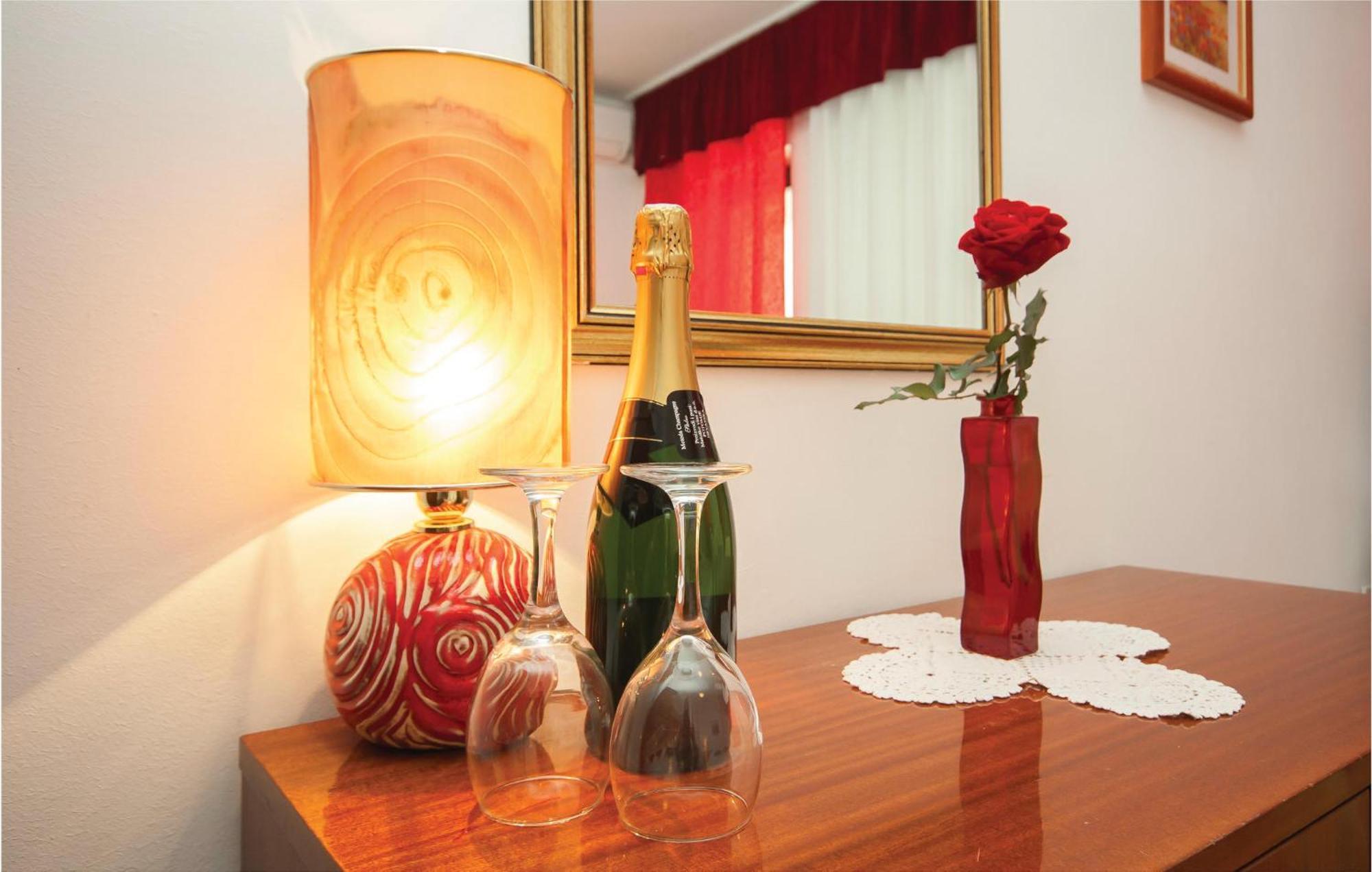 Cozy Apartment In Brodarica With Wifi Zewnętrze zdjęcie